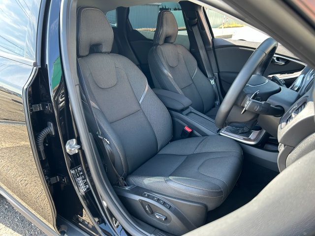 TOYSCAR ボルボ V40 クロスカントリー T5 AWD モメンタム
