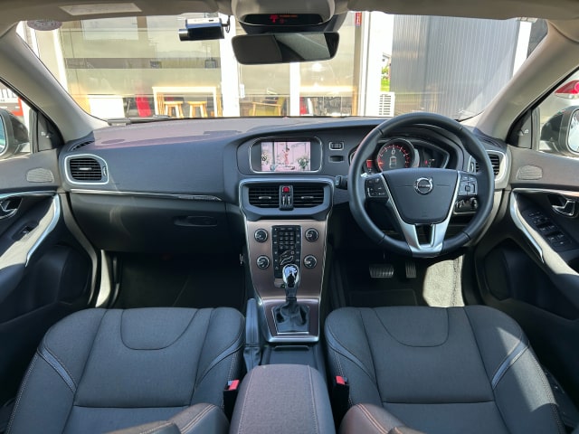 TOYSCAR ボルボ V40 クロスカントリー T5 AWD モメンタム