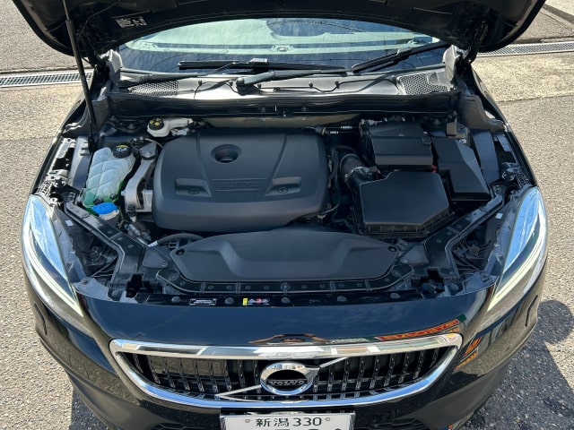 TOYSCAR ボルボ V40 クロスカントリー T5 AWD モメンタム