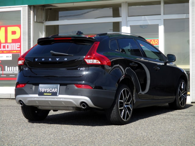 TOYSCAR ボルボ V40 クロスカントリー T5 AWD モメンタム