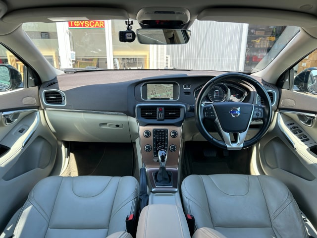TOYSCAR ボルボ V40 クロスカントリー T5 AWD SE
