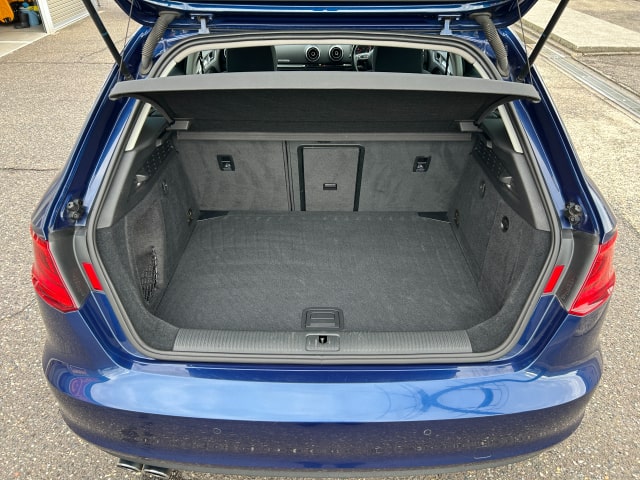 TOYSCAR アウディA3 1.8TFSI クワトロ