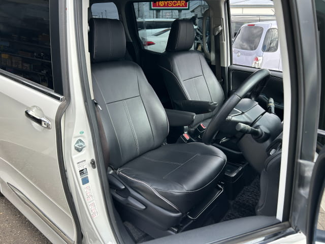 TOYSCAR トヨタ ヴォクシー ハイブリッドV